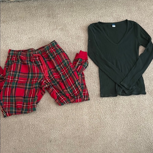 Old Navy Red and Green Plaid Pajama Set size small - Picture 1 of 9